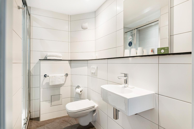 Bathroom 14
