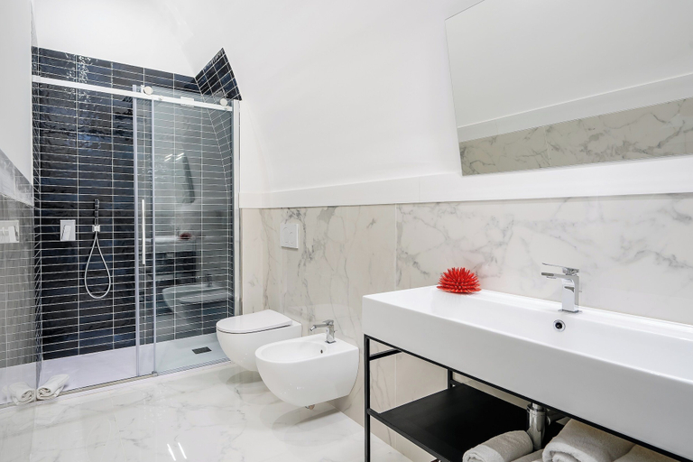 Bathroom 5, Palazzo Murrano adults only, Napoli