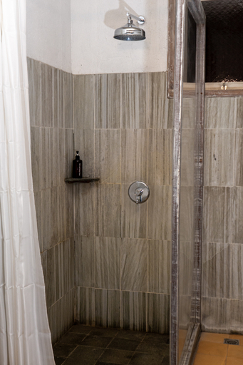 Bathroom 4
