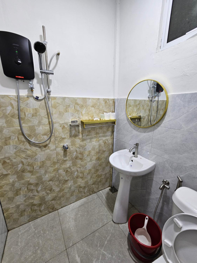 Bathroom 3, Badungun Seaside View, Kuala Penyu