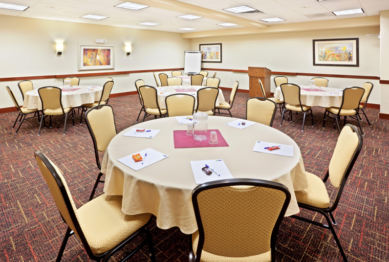 Food & Drinks 5, Holiday Inn Express & Suites CHEHALIS-CENTRALIA by IHG, Lewis
