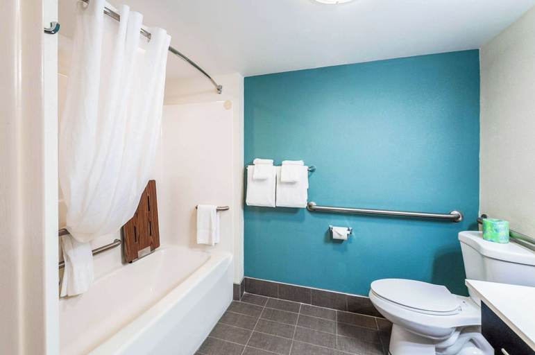 Bathroom 4, Sleep Inn & Suites Rehoboth Beach, Sussex