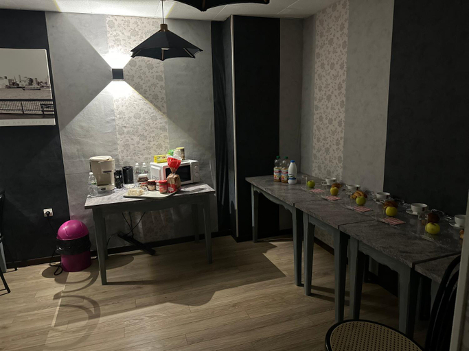 Others 4, Hotel Le Valeran, Meuse