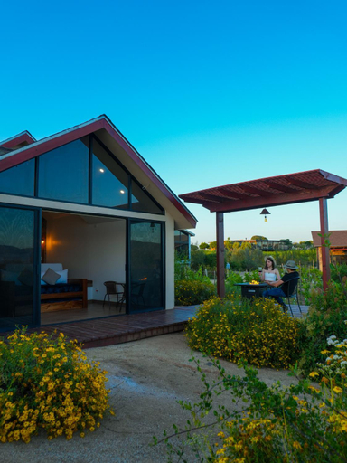 Exterior 3