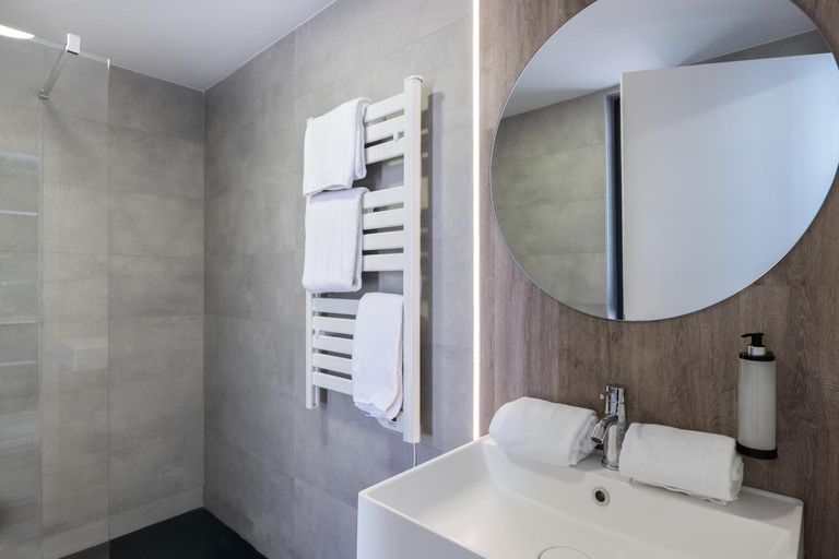 Bathroom 4, Aparthotel Comtat Sant Jordi, Girona