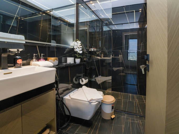 Bathroom, Easygo-- Amazing 1bdr Binghatti Heights, Dubai