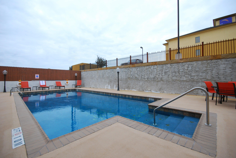 Sport & Beauty 5, Holiday Inn Express & Suites GONZALES by IHG, Gonzales