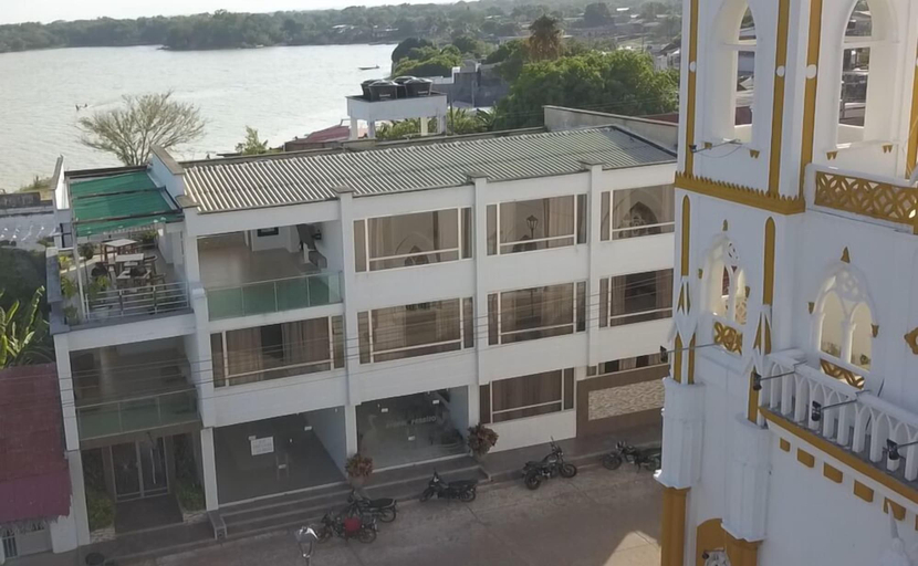 Exterior & Views