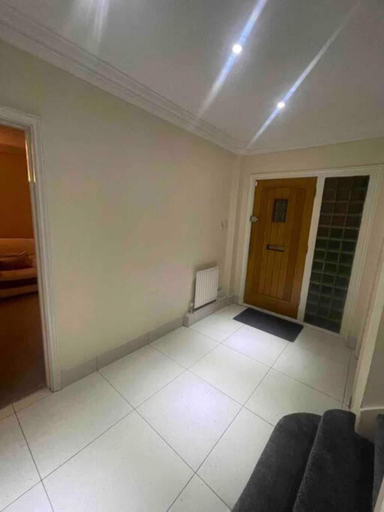 Interior 5, Charming House with Garden - Sleeps 6 & Parking, London