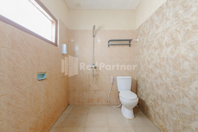 Bathroom 13