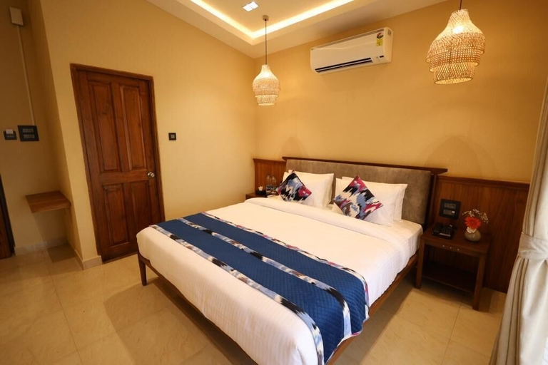 Bedroom 2, Foxoso Aaristo Baga Beach Resort, North Goa