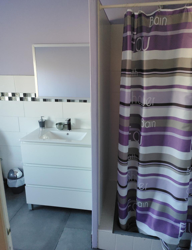 Bathroom 1, Calme au Canal de Centre, Saône-et-Loire