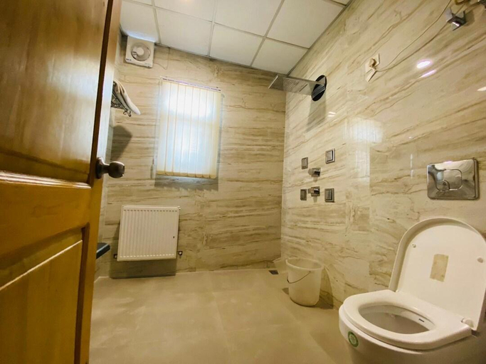 Bathroom 4, Mannat Resort, Srinagar