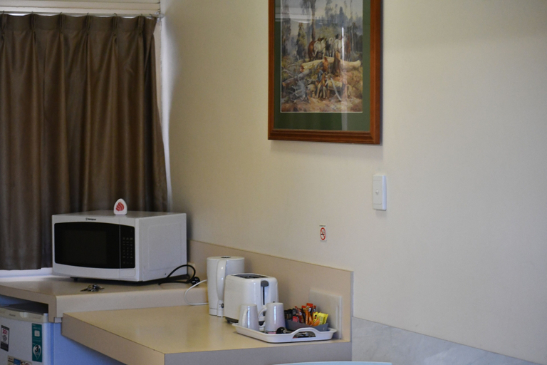 Others 4, Royal Motel Rockhampton, Rockhampton
