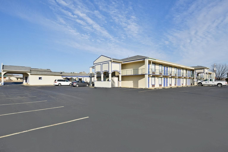 Exterior & Views, American Inn, Conway