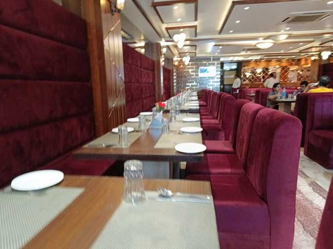 Food & Drinks 5, Hotel Taj Ambassador, Agra
