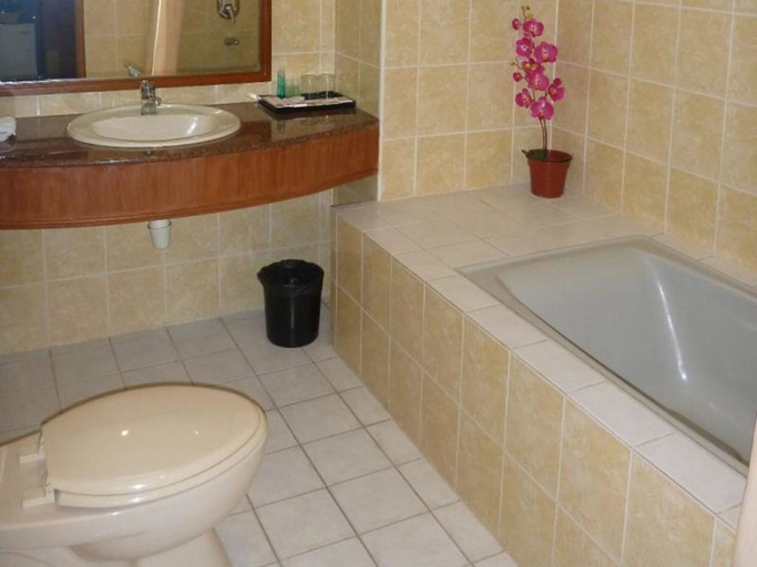 Bathroom 5, Seafest, Semporna