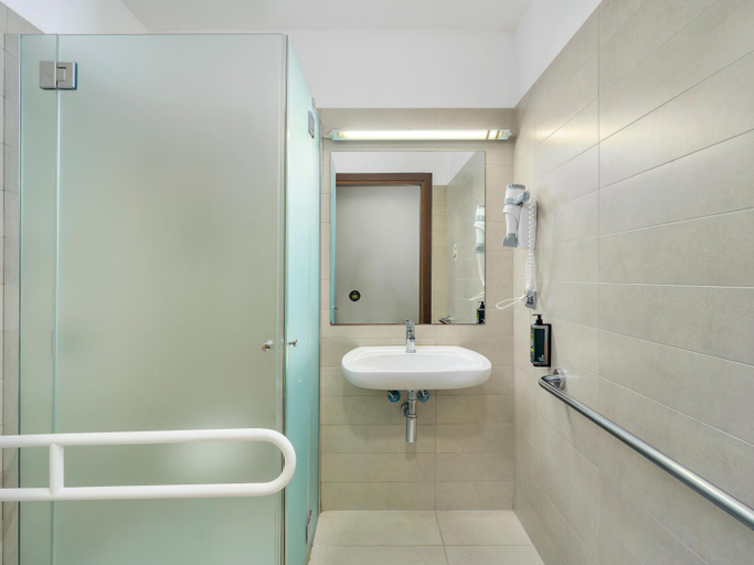 Bathroom 19