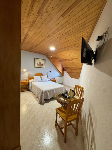 Others 4, HOSTAL MARBORE, Huesca
