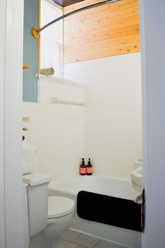 Bathroom 4, Hotel Terrasse Dufferin, Communauté-Urbaine-de-Québec