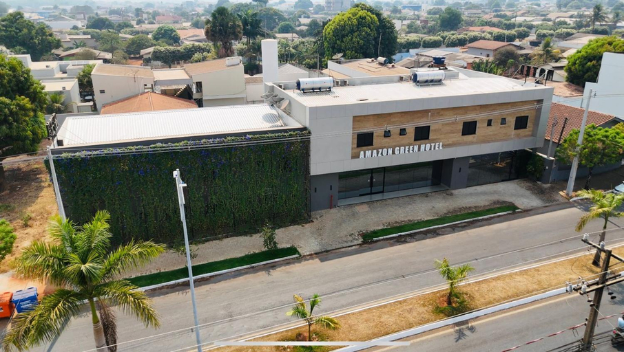 Exterior & Views