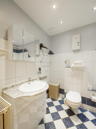 Bathroom 22