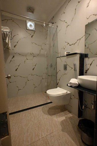 Bathroom 3, Tarang Stay Inn, Varanasi