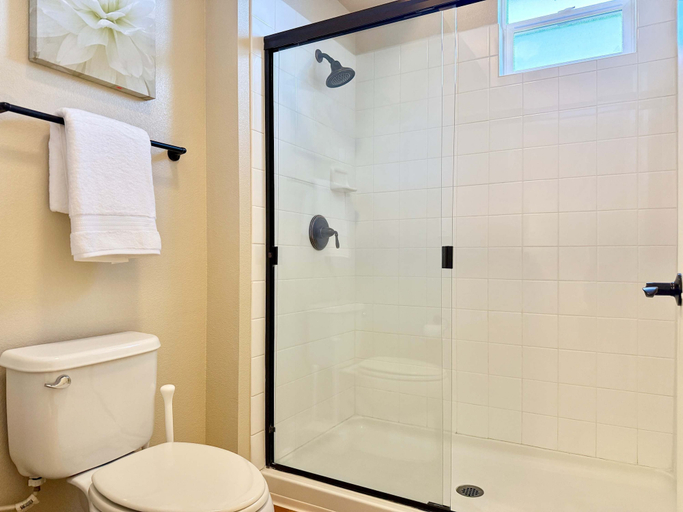 Room 5, New Luxurious 1BR Apartment Heated Pool Spa Sauna, Washoe