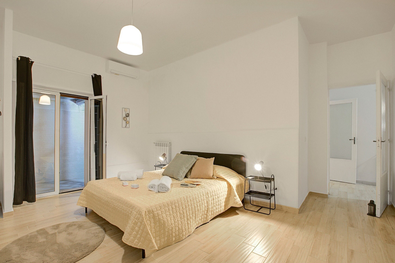 Room 5, Ravanas 314 Bari Near Station, Bari