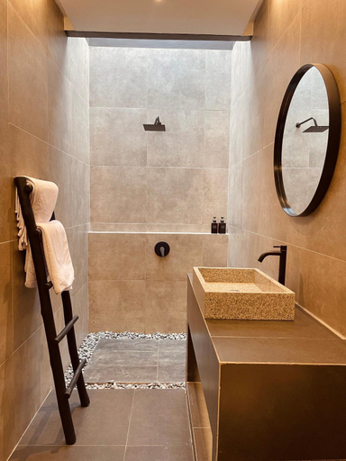 Bathroom 15