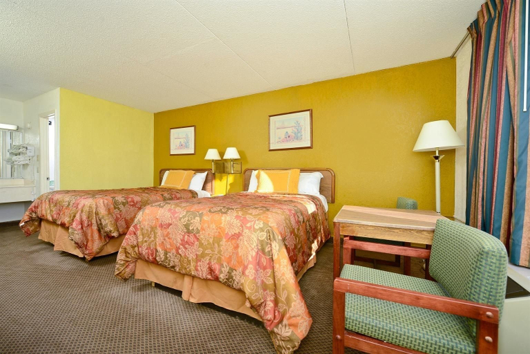 Bedroom 3, American Inn, Conway