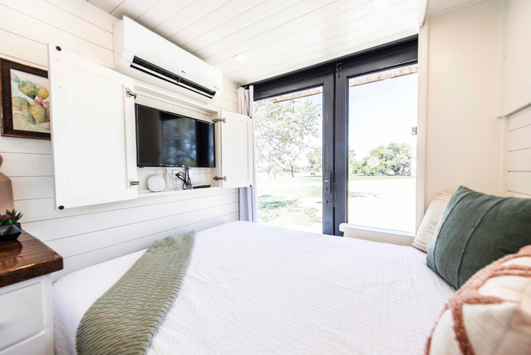 Bedroom 2, New The Desert Escape-cozy Container Home, Gillespie