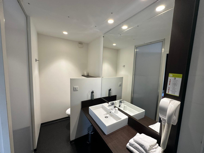 Bathroom 3, Hotel Gardenia Bordeaux Est, Gironde