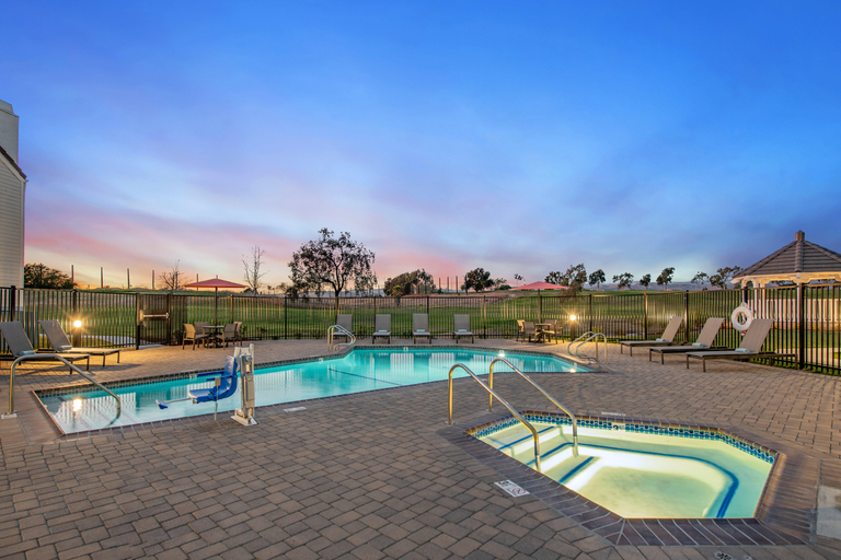 Sport & Beauty 5, Staybridge Suites Oxnard - River Ridge, Ventura
