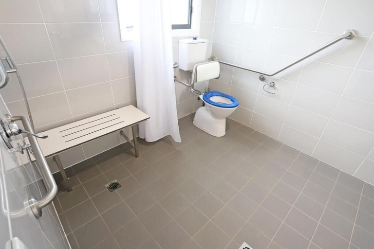 Bathroom 4, Eastend Studio Apartments, Dubbo - Pt A