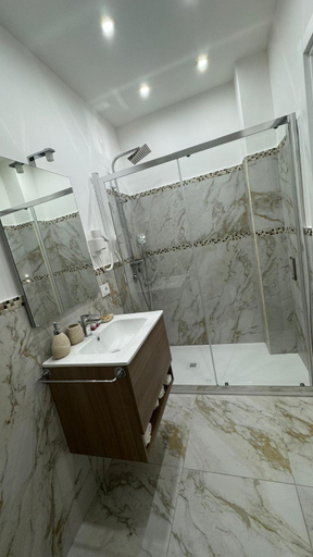 Bathroom 4, Morgana Sea, Catania