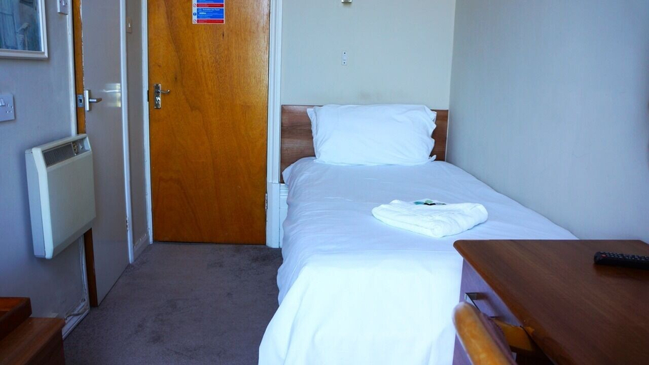 Others 5, Oban Hotel, East Sussex
