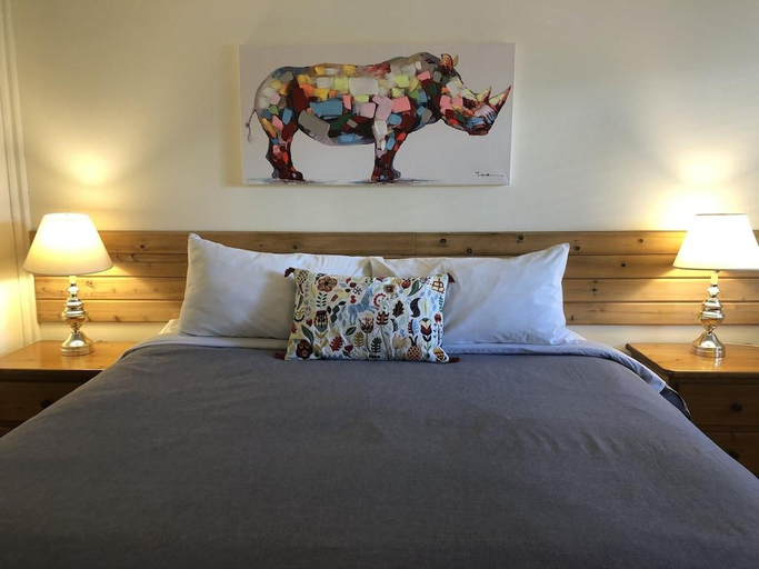 Bedroom 2, Piccadilly Motel, East Kootenay