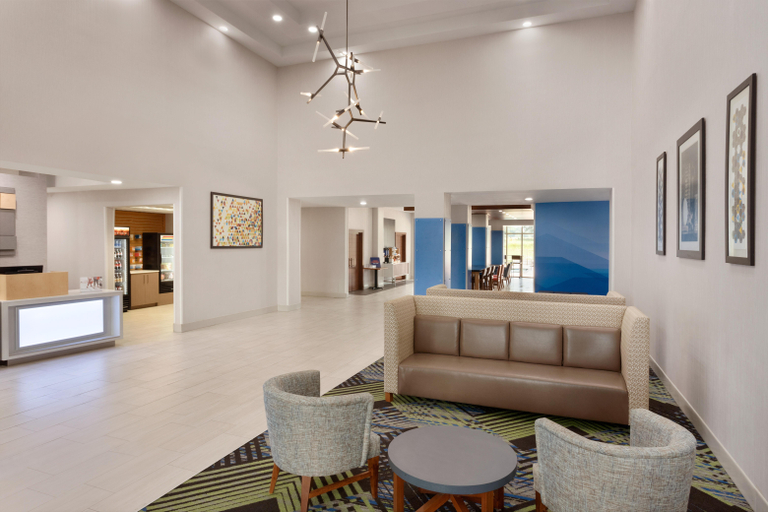 Public Area 2, Holiday Inn Express & Suites SEARCY by IHG, White