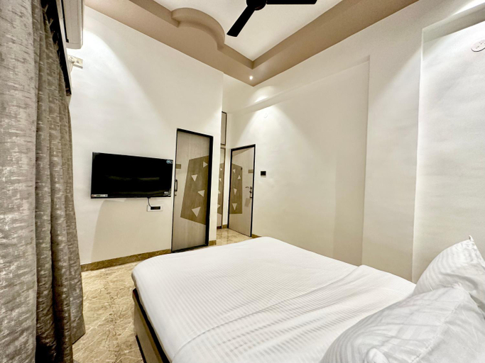 Others 3, TAKHT- Executive Rooms & Suites, Pune