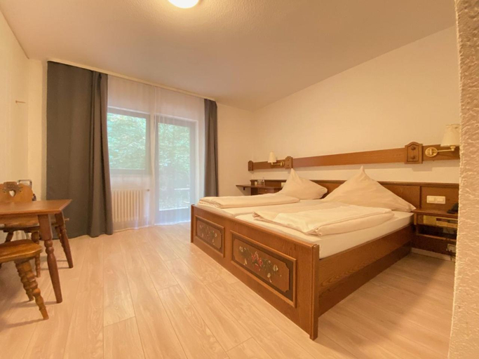 Bedroom 2, Alemannenhof Hotel Engel, Waldshut