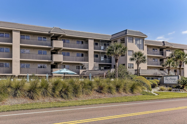 Others 5, Coast View Condo Featuring Large Windows Overlooking the Beach by RedAwning, Nassau