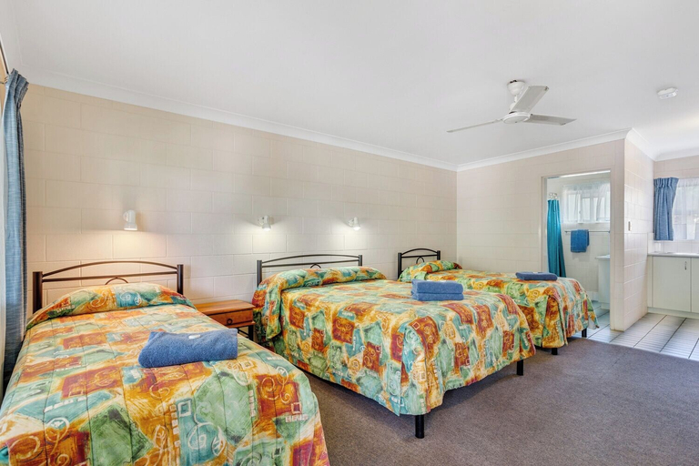 Bedroom 3, COOKTOWN HOLIDAY PARK, Cook