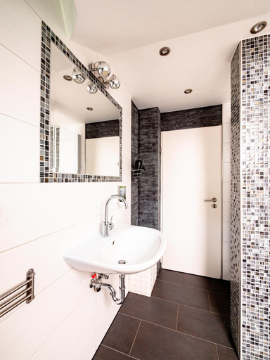 Bathroom 14