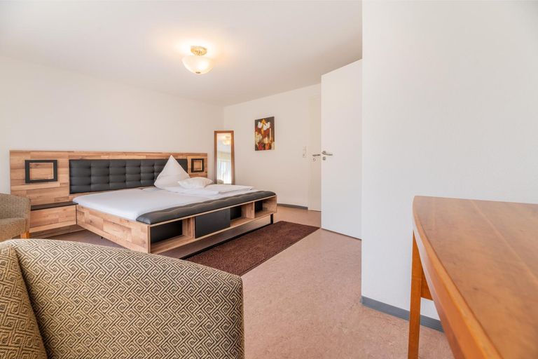 Bedroom 4, Hotel am Kirchplatz, Bodenseekreis