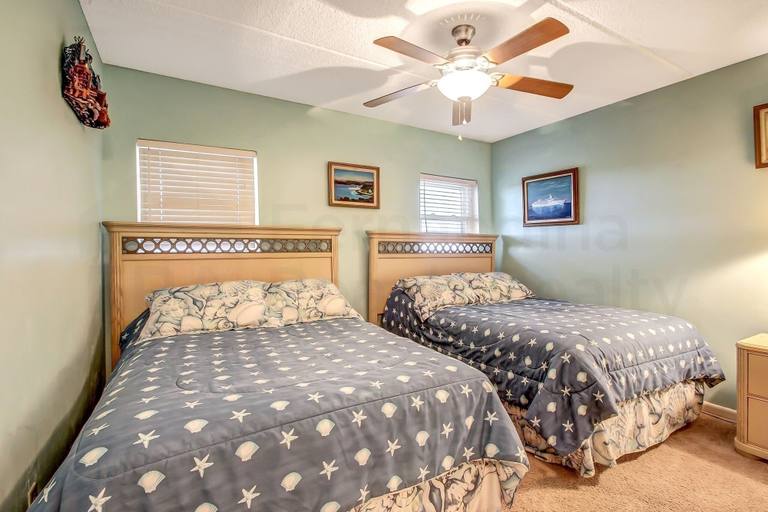 Others 5, Amelia South B7 by RedAwning, Nassau