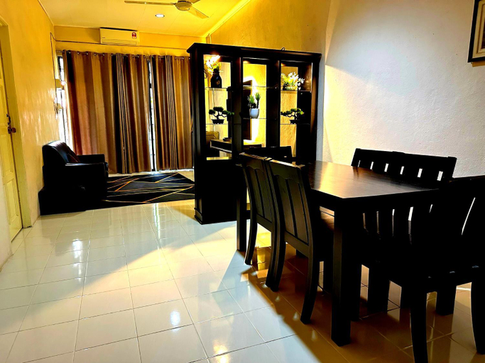 Dining Room 10