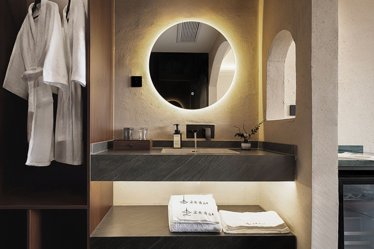Bathroom 4, Jinghong Chen Duo Nan Shan Man Zhen, Xishuangbanna Dai