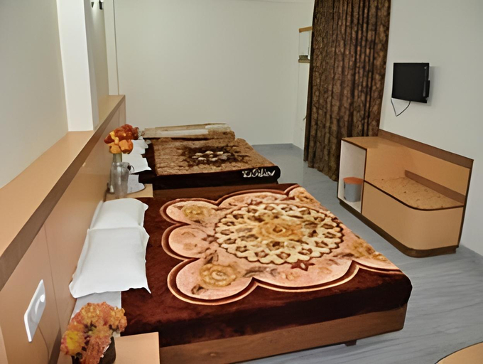 Food & Drinks 5, Hotel Vishal, Reasi
