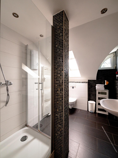 Bathroom 12
